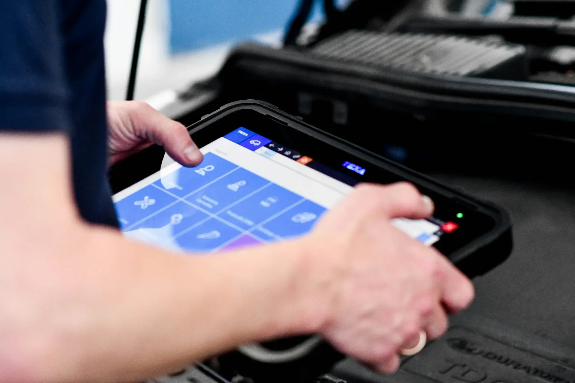 Diagnostic électronique d'un véhicule à la valise